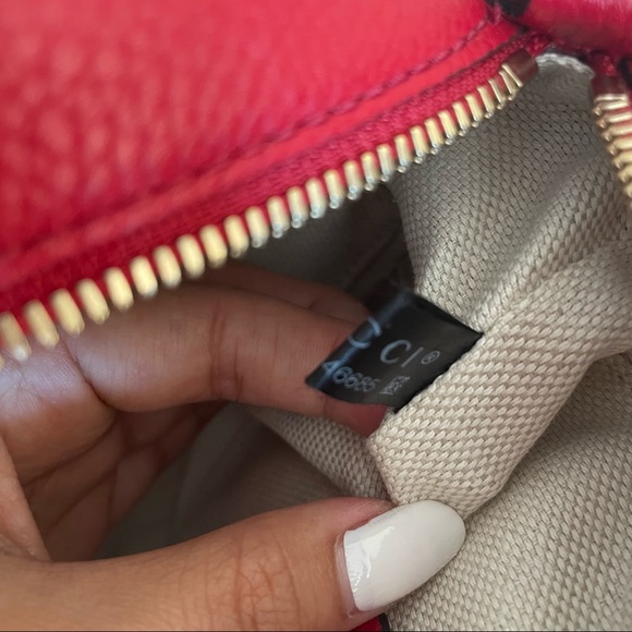 Gucci Genuine Soho GG Logo Camera Embroidered Red Pebble Leather Cross Body Bag - Picture 11 of 12